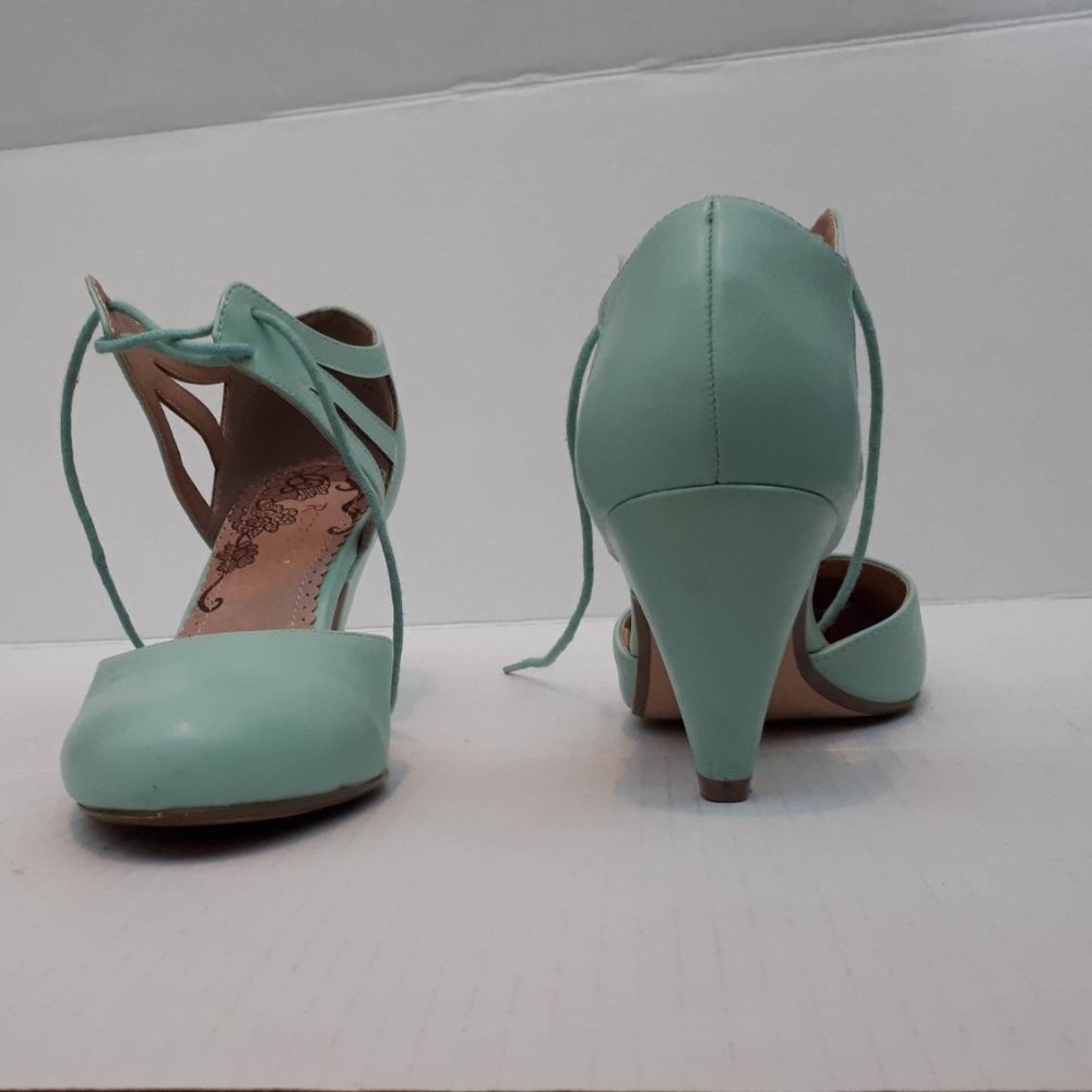 Restricted mint green vintage style kitten heels